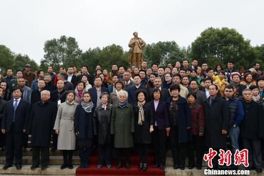 开国元勋后代走进湖南纪念刘少奇诞辰116周年是“中国梦•赶考行”系列活动之一