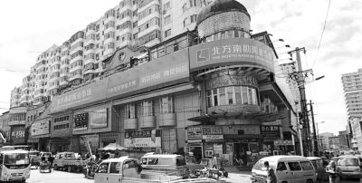 哈尔滨市道外区失火坍塌大楼的原貌。