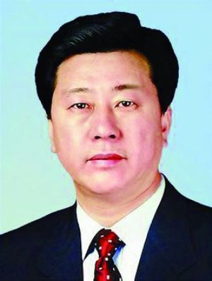 梁滨1956年4月生，山西孝义人。曾任河北省委常委、组织部长，山西省委常委、副省长、省政府党组成员，共青团山西省委书记。