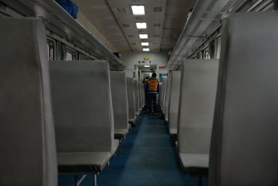 2015年02月10日,贵州贵阳,由贵阳开往杭州的3600次"普快"车,从贵州到