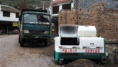 贵州毕节  　　严禁入垃圾箱，违者责任自负