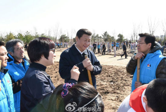 2015年4月3日上午，习近平来到北京市朝阳区孙河乡参加首都义务植树活动。
