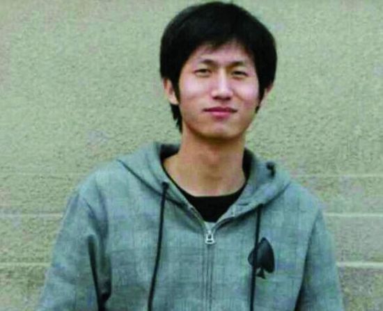 洪旭东失踪前照片。暂不能确认两者为一人。