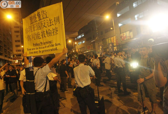 “港独”分子袭击跳舞大妈 疑用气枪伤人(图)_手机新浪网
