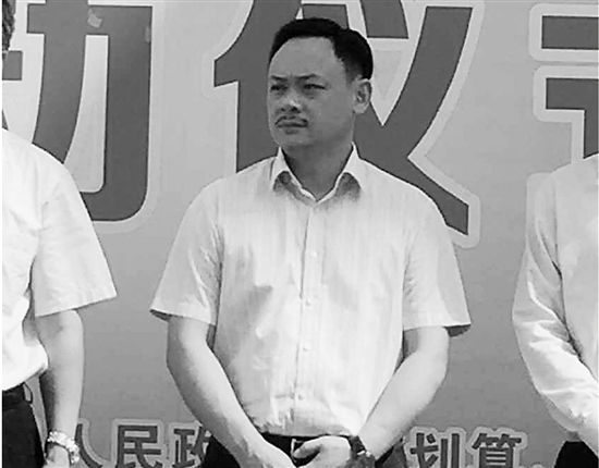 上个月,两届奥运举重冠军占旭刚将赴台州三门县任县委常委,副县长的