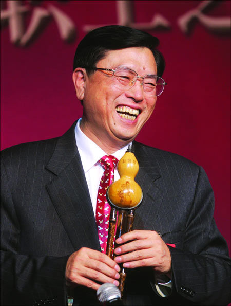 张德江曾表演了葫芦丝演奏