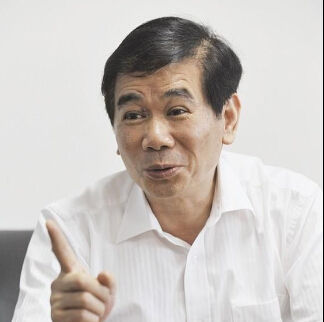 廖晁诚，福建厦门文化广电新闻出版局副局长，两年写了6部小说。据报道，厦门不少单位特意买来他的书作为礼品，送给客人。 资料图