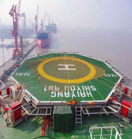 钻井平台上使用的巨大直升机停机坪
