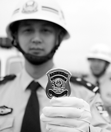 公安部今起启用督察标志