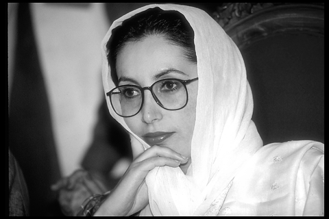 贝布托经历非凡的东方之女