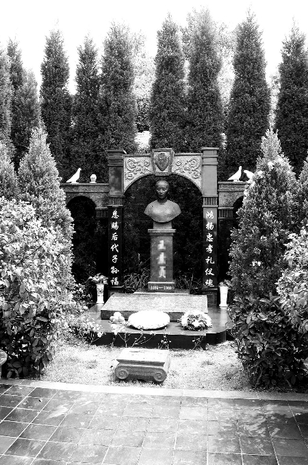 　　重庆华夏陵园一售价达188万元的墓地，被称为“重庆最牛公墓”。