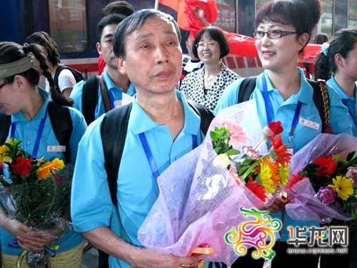 进京演出前母亲不幸去世，易如国老人硬是忍住悲伤，坚持到了最后。记者 杨涛 摄