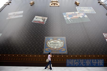 　　即便奢侈品的价格高高在上，很多人也愿意节衣缩食去购买。法新社