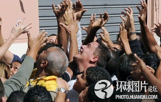 全球最阔绰的撒钱事件_手机新浪网