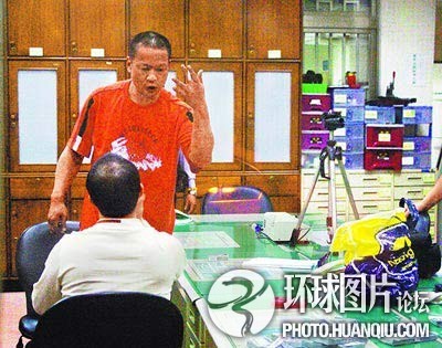 全球最阔绰的撒钱事件_手机新浪网