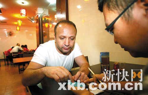 　　■李龙一再强调希望要回儿子。新快报记者 龚吉林/摄