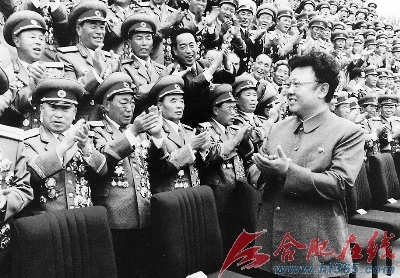 　　<b>金正日会见朝鲜人民军将领</b>