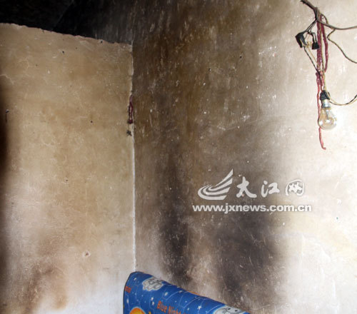 　　龚帮友曾玩自焚烧了房子