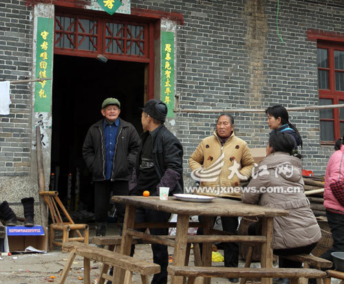 　　谈及此事，该村村民气愤不已。