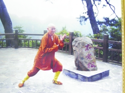 　　老僧身板硬朗。 资料照片
