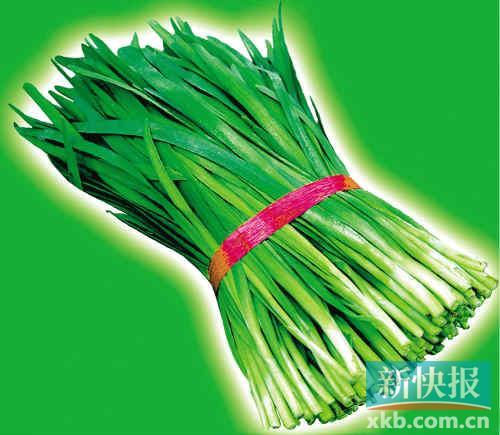 　　南京有菜贩给韭菜喷蓝矾保鲜过量摄入可能导致肾衰竭