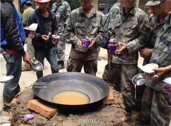 震区解放军无法饮用清洁水，大V们先急了