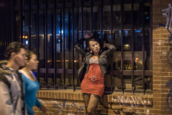 台媒:荷兰关闭红灯区橱窗 性工作者抗议丢工作