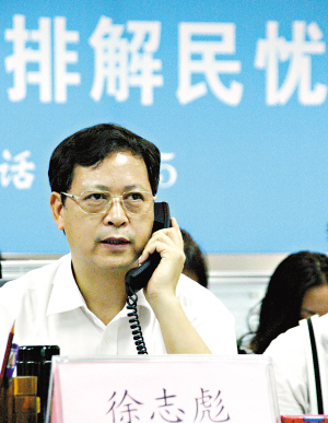 黎湛均 摄"您好,我是徐志彪……"昨天,刚刚上任广州市副市长22天的