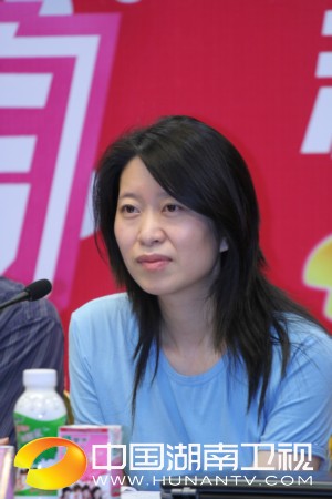 湖南新模范党员让娱乐变得先进的超女导演王平