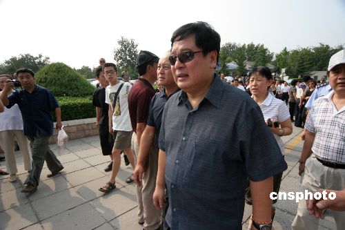 图:著名相声演员赵炎参加侯耀文追悼会