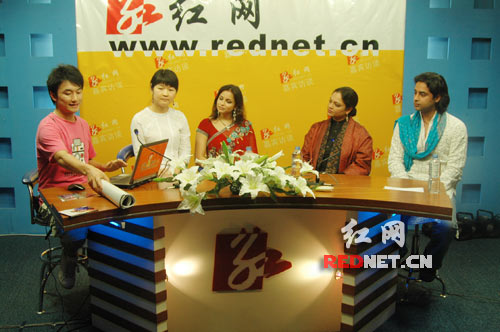 印度剧《发际红》主演做客红网 最欣赏李小龙成龙