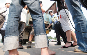 赤脚大仙也敢开车上高速