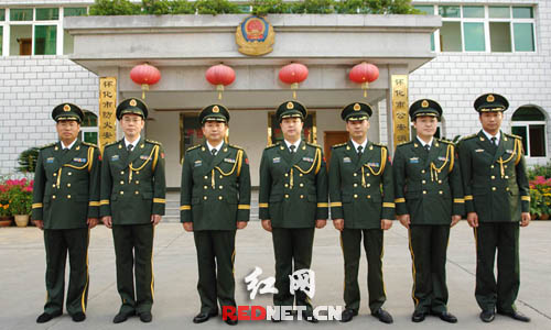 怀化消防支队举行07式警服换装仪式(图)