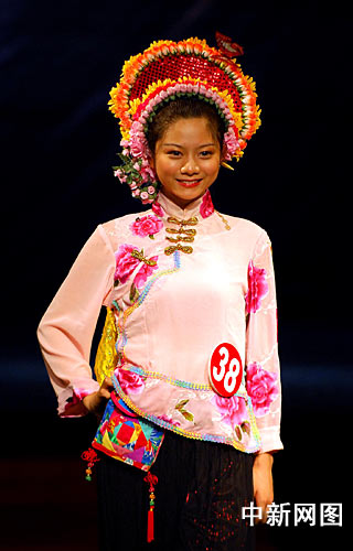 傅丹丹福建蜿蜒曲折的海岸线,因为有了湄洲女,惠安女和蟳埔女,变得