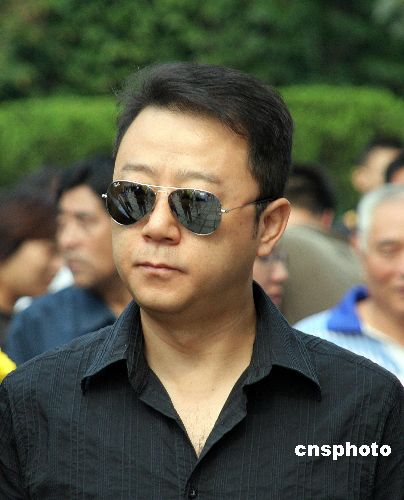 组图文兴宇追悼会举行演艺界人士前来送别2