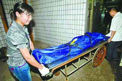 女大学生与死人"打交道"