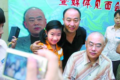 "遗憾儿子失去了早恋机会" 郑渊洁郑州侃育儿