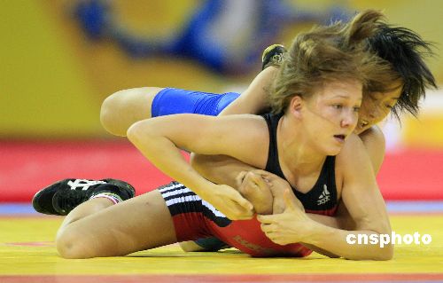 女子摔跤选手激战好运北京摔跤世锦赛
