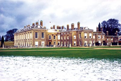 地下名画扯出戴妃家事