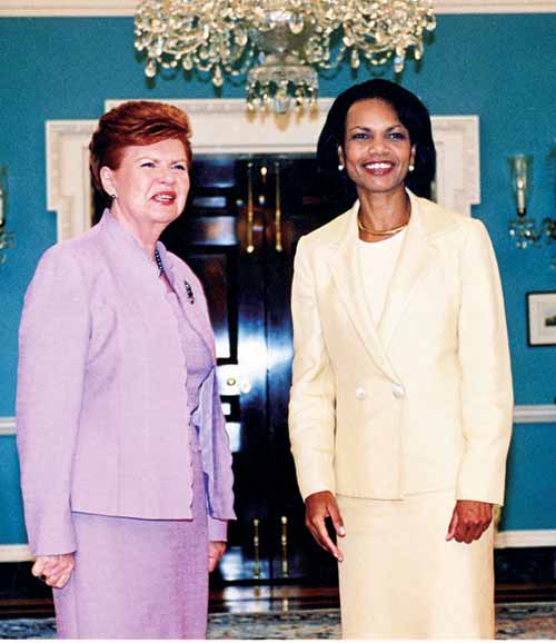 今年7月刚卸任的拉脱维亚前女总统维基耶·弗赖贝加,日前在接受