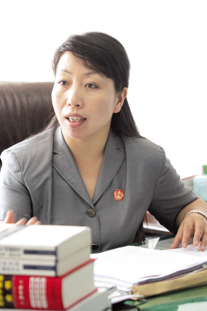 综合 正文     很多老百姓是带着一肚子怨气来法院的,听王红卫一说道