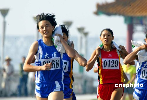 趣图:农运会上扛着"米袋"跑