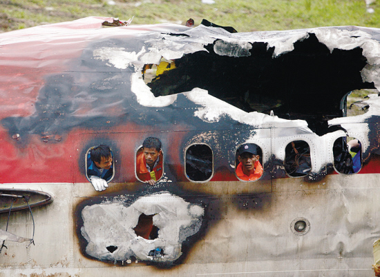 综合 正文         飞机残骸   《泰国旅游胜地发生空难》接续报道