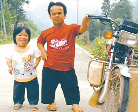 一对"袖珍男女"的可贵恋情