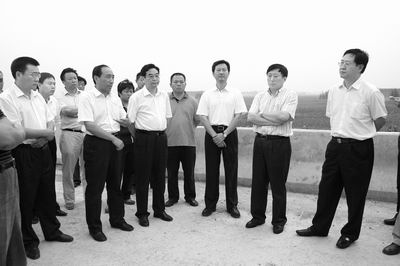 "铁军"铁肩担大任高质高效铸精品—驻马店至泌阳高速公路建设纪实