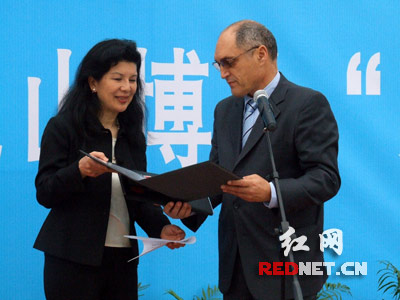 【首发】国际义人何凤山叶落归根 纪念墓地落成益阳_新闻中心_新浪网