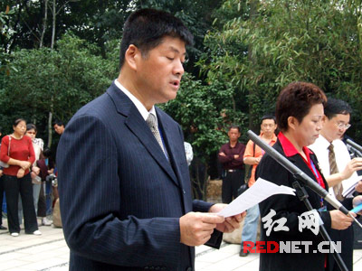 【首发】国际义人何凤山叶落归根 纪念墓地落成益阳_新闻中心_新浪网