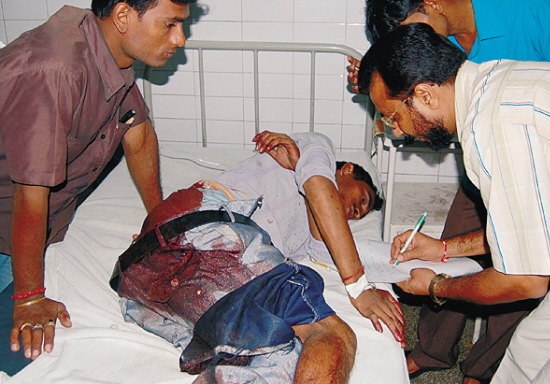 正看喜剧呢爆炸发生了