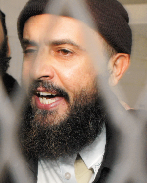 "科尔"号驱逐舰爆炸案主犯贾迈勒·巴达维日前已向也门警方投案自首