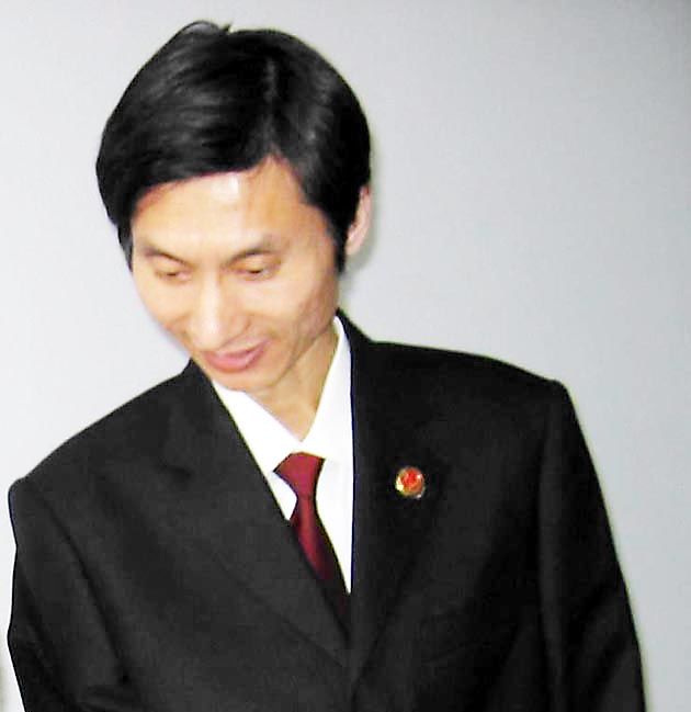 说是匆匆,只因那时陈连义正在忙几件案子,长假对他的意义,也就是仓促